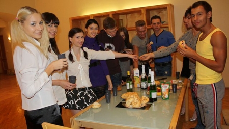 Групповой секс пьяных русских студентов в Московской квартире