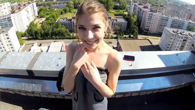 Реальный русский секс на крыше с веселой подругой которая любит еблю с парнем в самых необычных местах